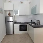 Modern Spacious 1 Bedroom Flat Next To The Beach