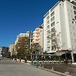 Modern Spacious 1 Bedroom Flat Next To The Beach