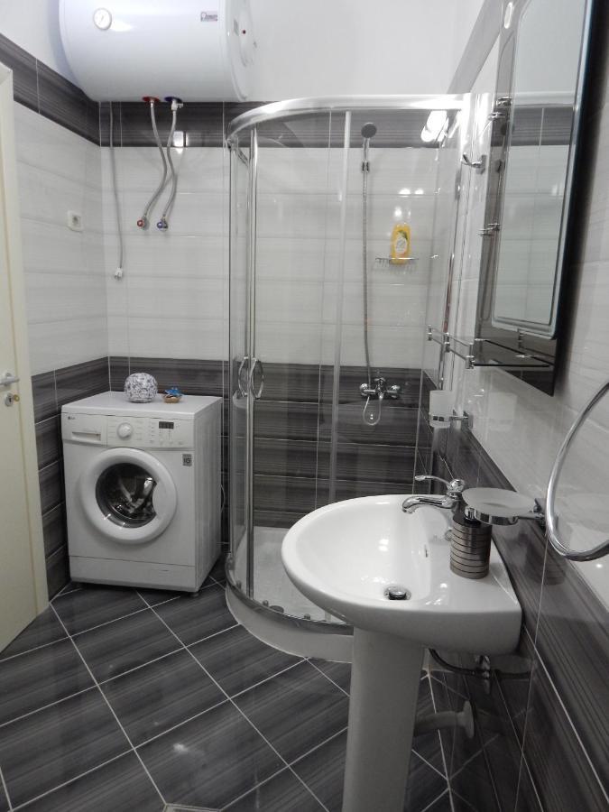 Modern Spacious 1 Bedroom Flat Next To The Apartament Wlora
