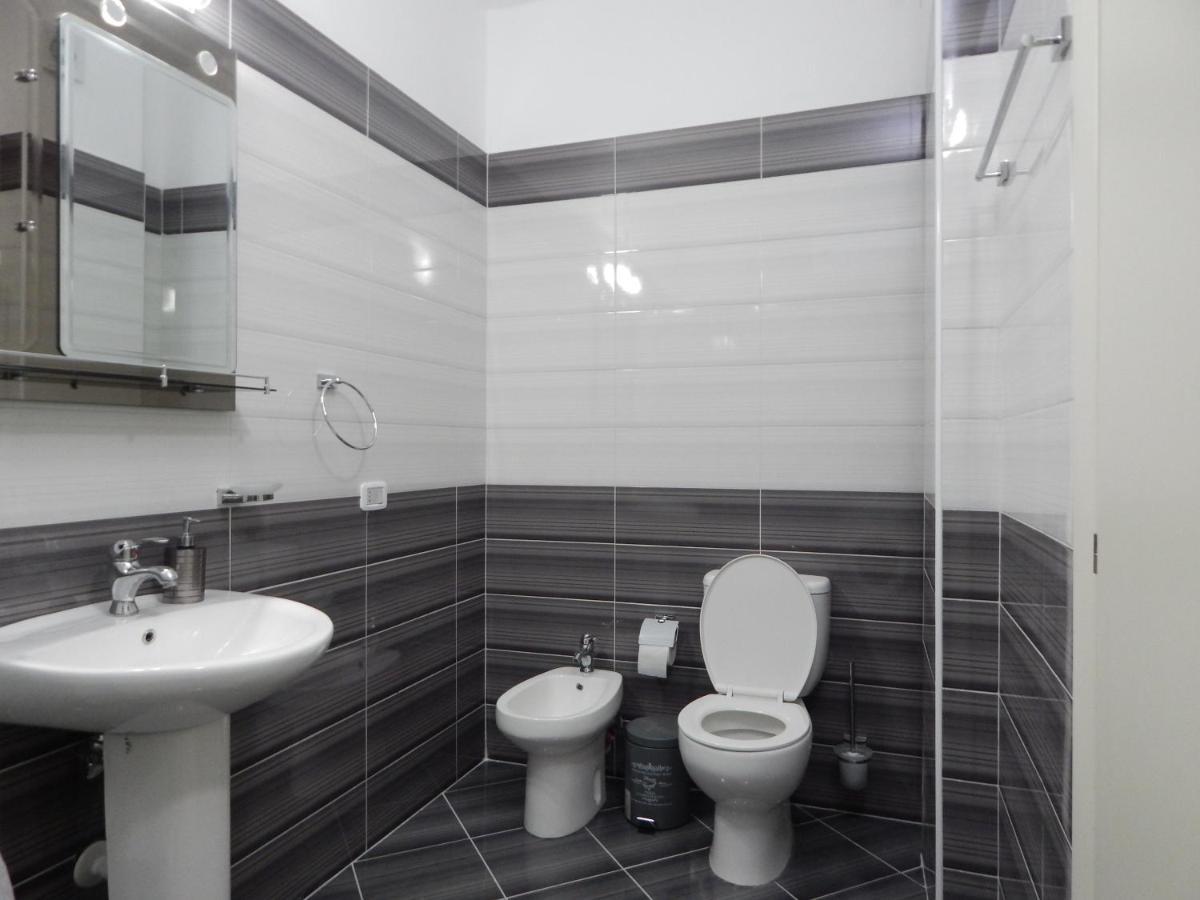 Modern Spacious 1 Bedroom Flat Next To The *